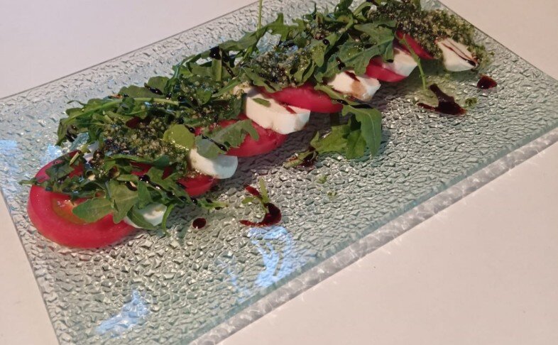 Моцарелла с томатами