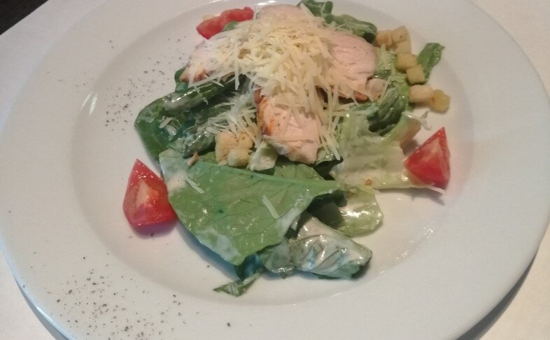 Салат «Цезарь» с курицей