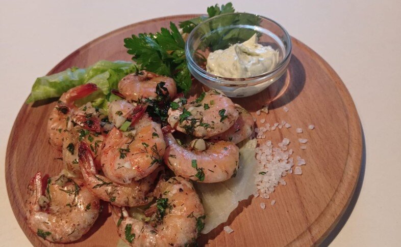 Креветки тигровые с чесночным соусом