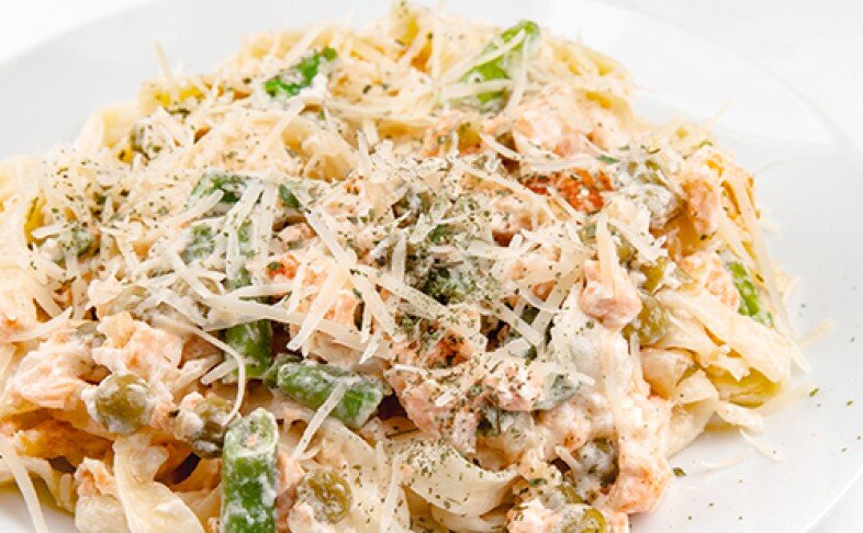 Фетучини с лососем