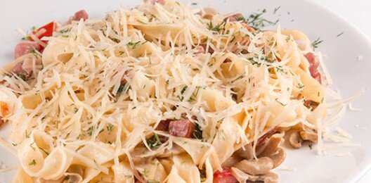 Фетучини с ветчиной и беконом