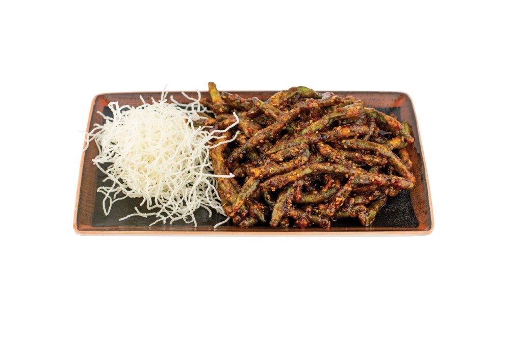 Хрустящая стручковая фасоль в медовом соусе с кунжутом