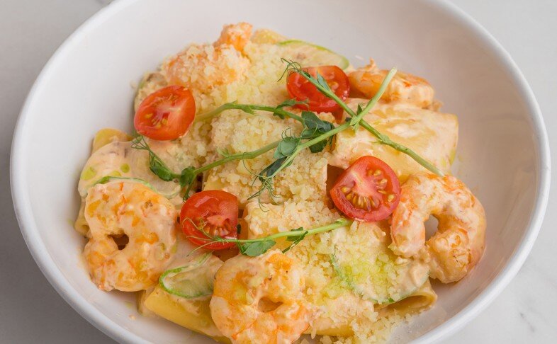 Феттучини с креветками в соусе песто