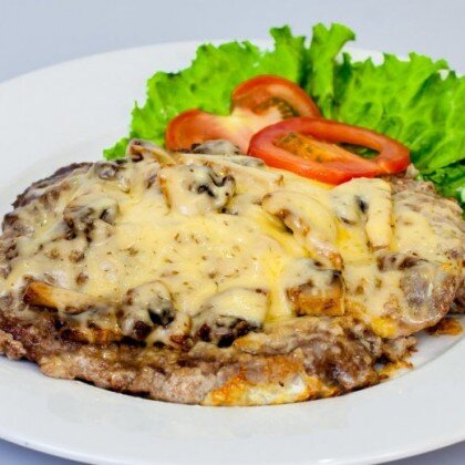 Свинина запеченная с грибами