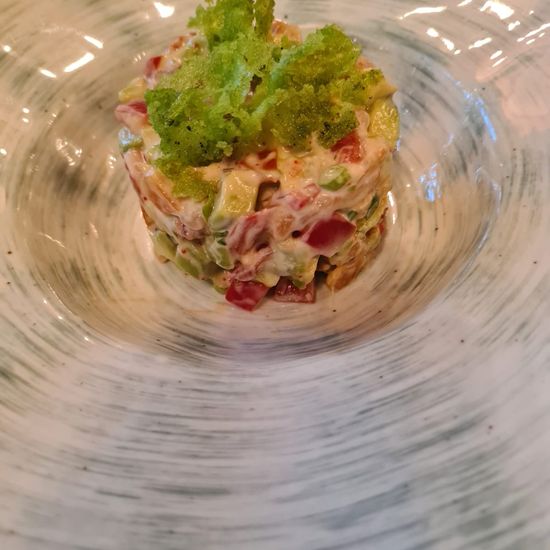 Салат с креветкой и авокадо