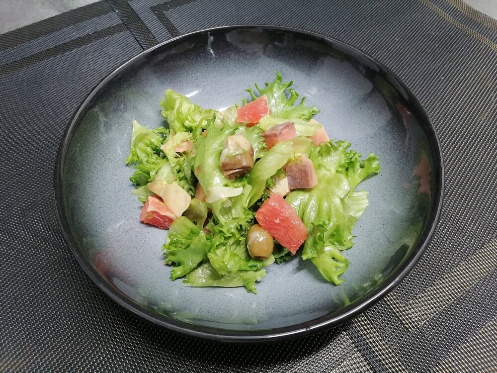Салат «Артишок» с лососем и грейпфрутом
