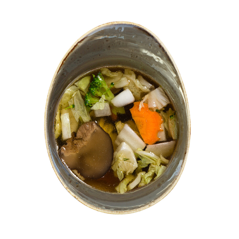 Lekka zupa z warzywami i grzybami shiitake
