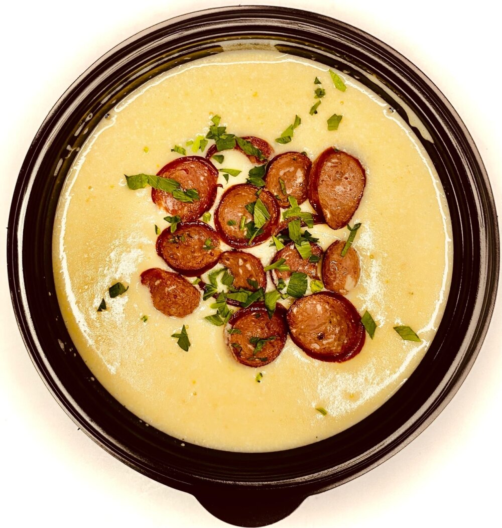 Картофельный крем-суп с охотничьими колбасками.