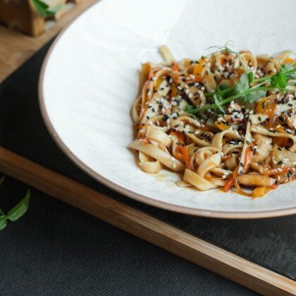 Вок с курицей и овощами