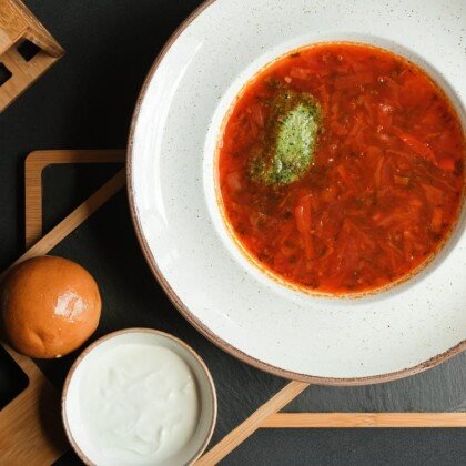 Борщ с пампушкой