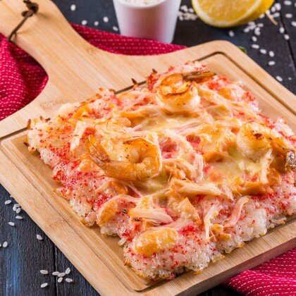 Суши-пицца с креветками