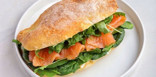 Сендвич с лососем
