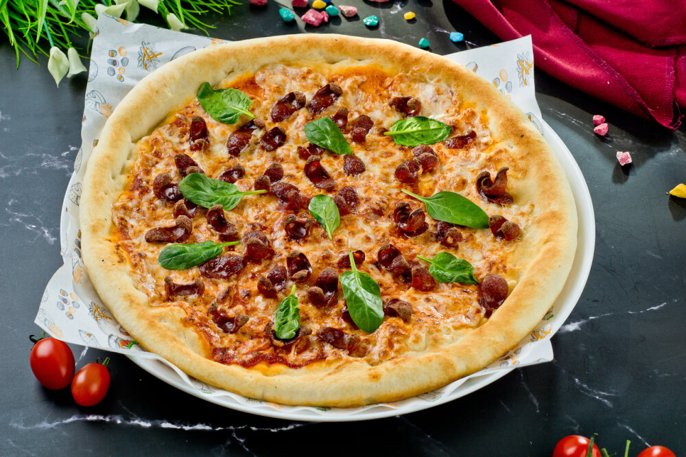 Пицца Охотничья с колбасками: Рецепт