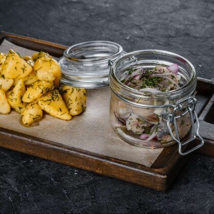 Сельдь с ялтинским луком и картофелем