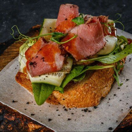 Брускетта с ростбифом