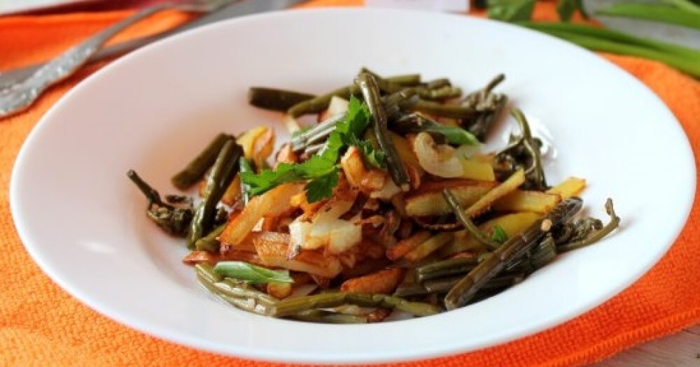 Жареный картофель с охотничьими колбасками