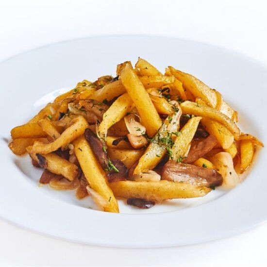Жареный картофель с мясом и грибами