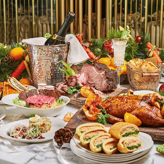 Праздничный стол на 16 персон