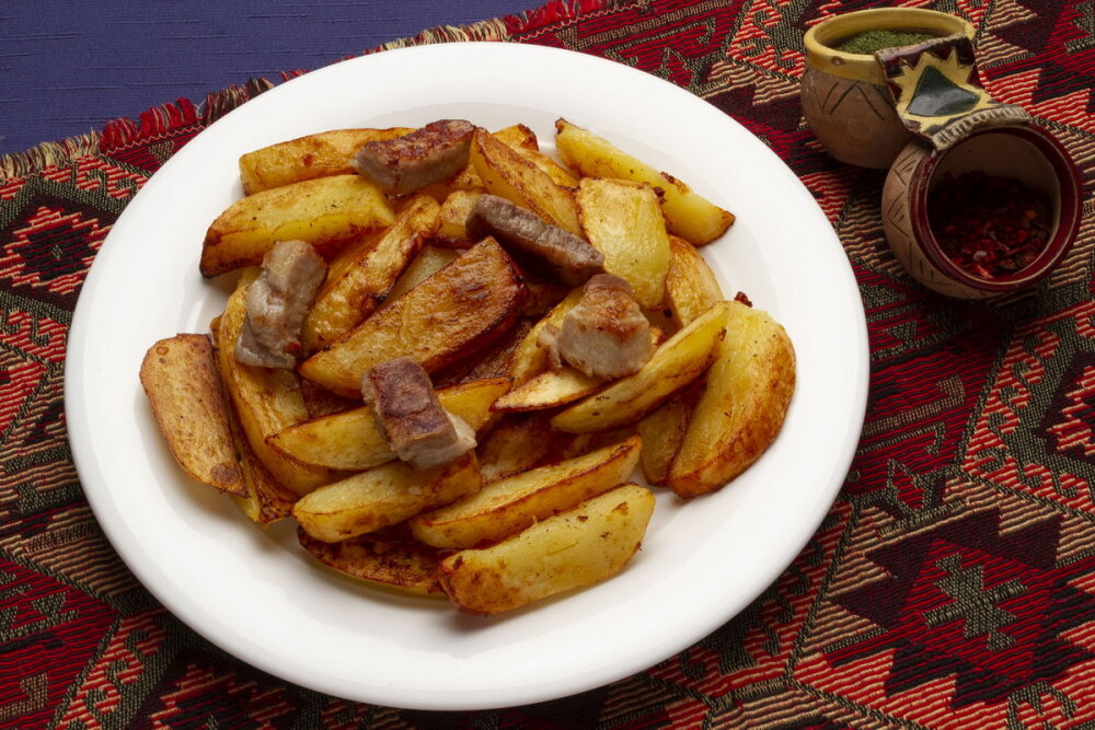 Картофель жареный с мясом