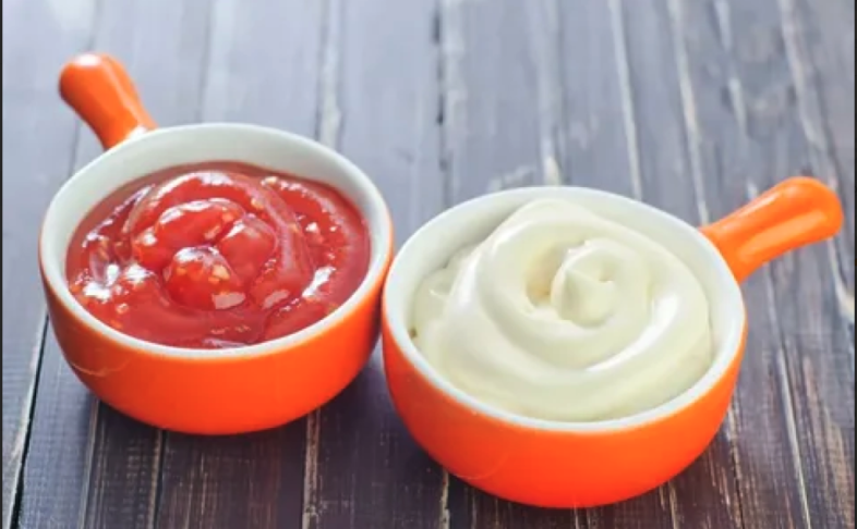 Соус белый (чесночный) + красный (томатный)