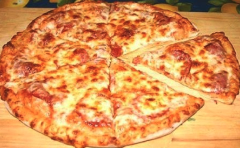 Пицца с сосиской