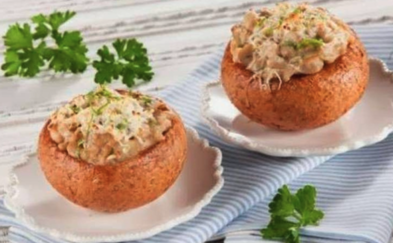 Жульен в булочке с курицей и грибами