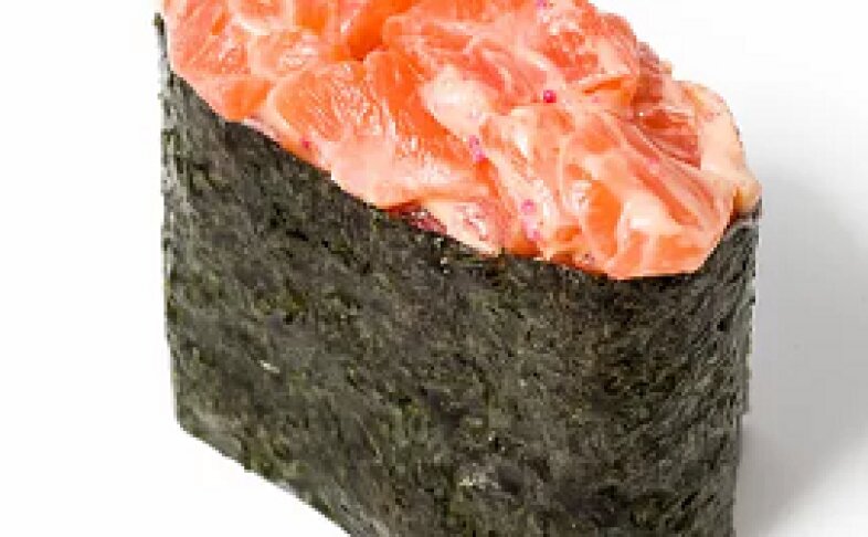 Спайси суши с лососем