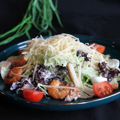 Салат «Цезарь от шефа» с креветкой