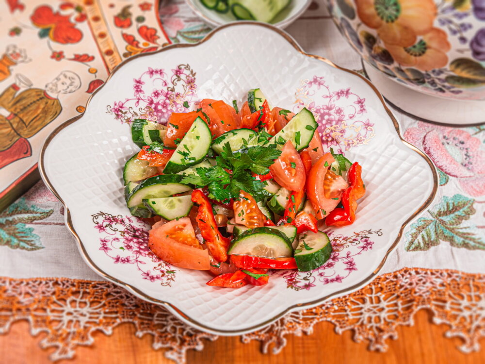 Салат из свежих овощей со сметаной - калорийность, состав, описание - centerforstrategy.ru