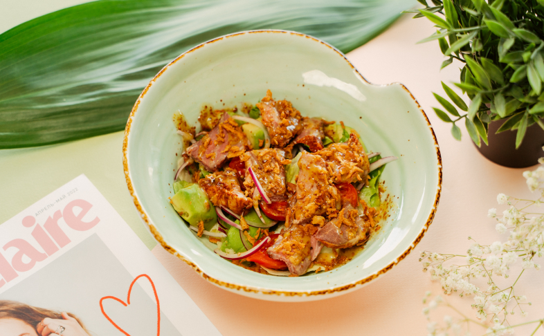 Салат с ягненком и авокадо