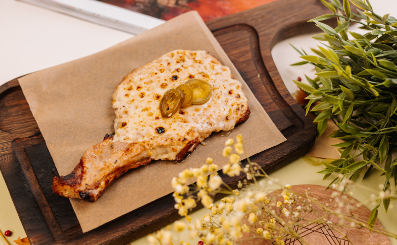 Свиная корейка с моцареллой