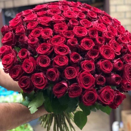 Букет бордовых роз 101