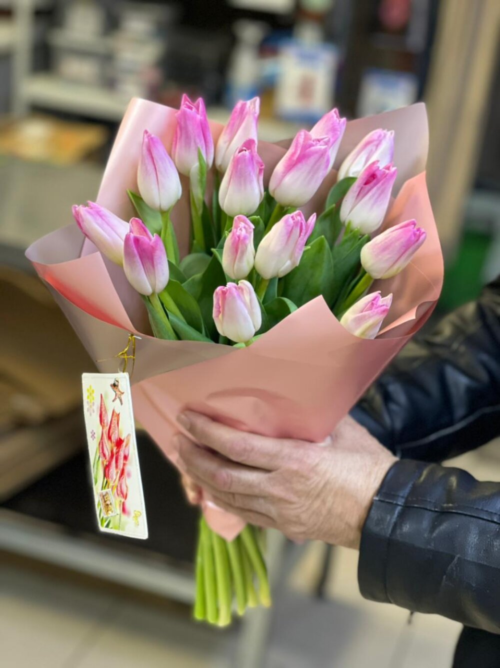 Букет розовых тюльпанов 15