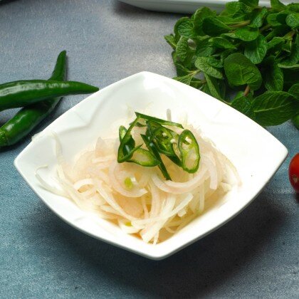 Лук со стручковым перцем