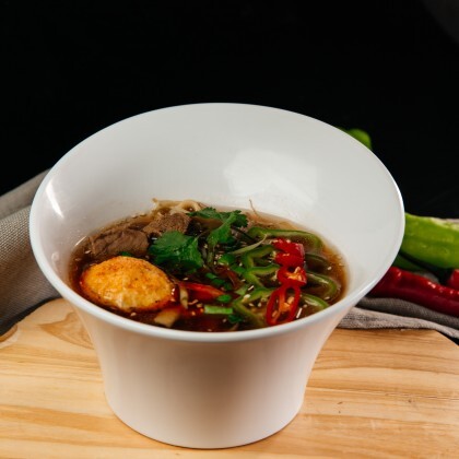 Суп-лапша на говяжьем бульоне и говядиной