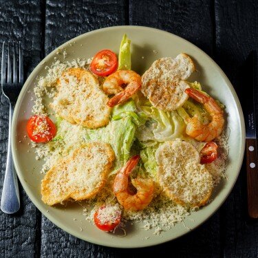 Салат «Цезарь» с креветками