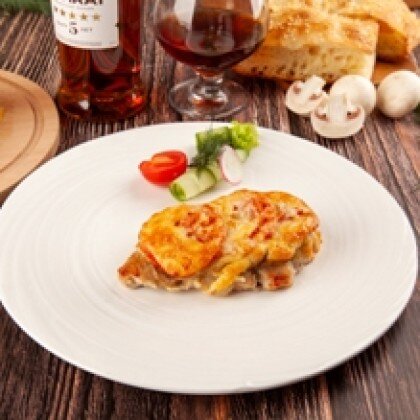 Свинина "По французски", запеченная с грибочками и помидором