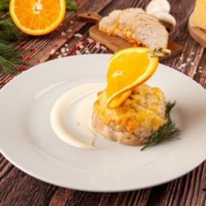 Лодочка из куриного филе с грибным жюльеном