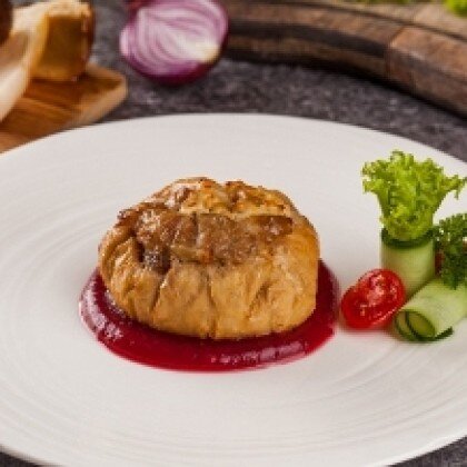 Свинина "Уральская" с белыми грибами под брусничным соусом