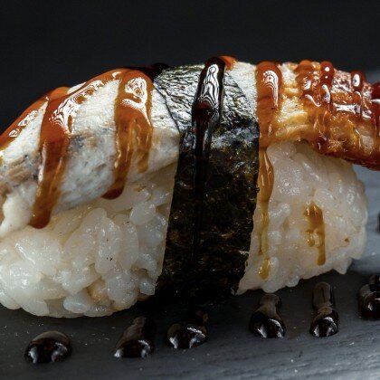 Суши-нигири с копченным угрём