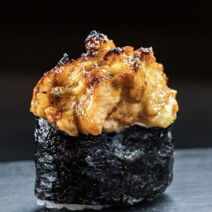 Запечённый гункан с жареным цыплёнком