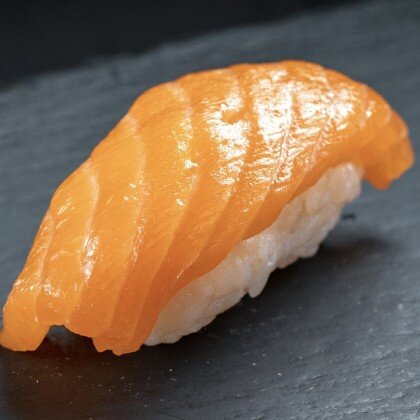 Суши-нигири с лососем