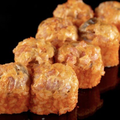 Запечённый с лососем и креветками