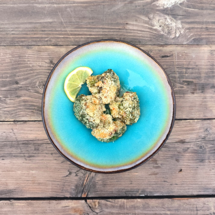 Брокколи с пармезаном и фирменным соусом