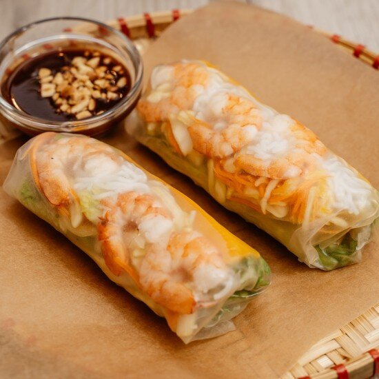 Свежий Спринг ролл с креветками и манго