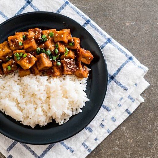 Тофу в черном перце и рис