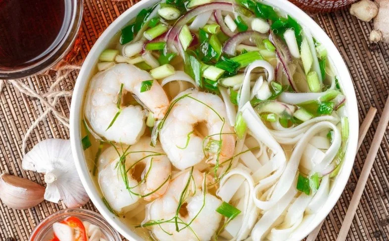 Фо Том с курицей и креветками
