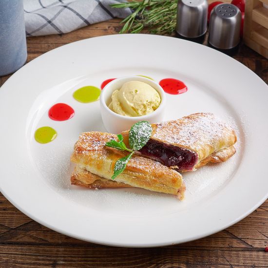 Вишневый штрудель