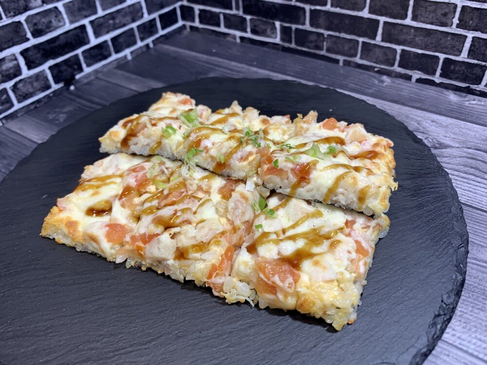 Суси-пицца с копчёной курицей