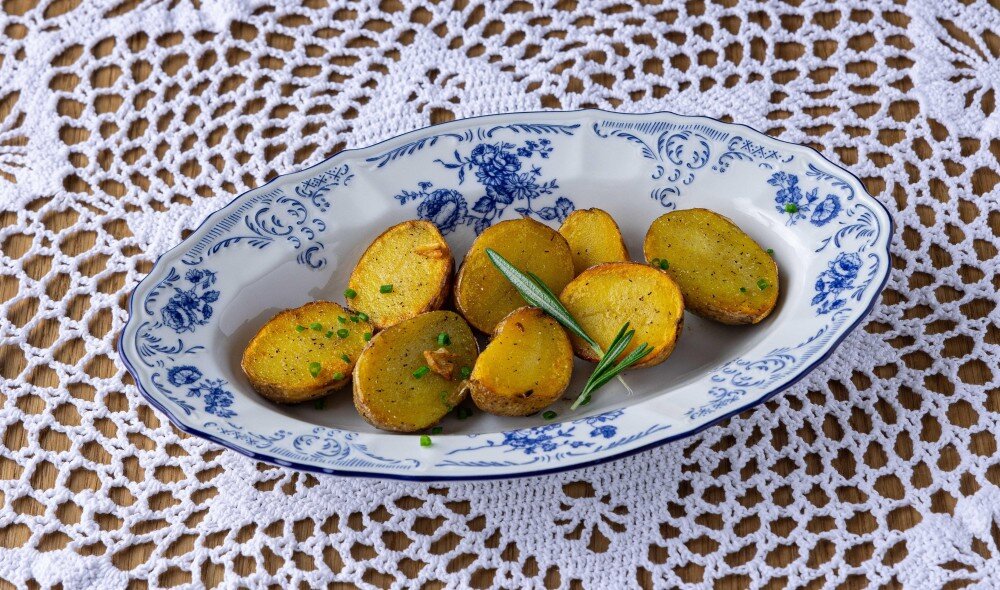 Молодой картофель, с чесноком и розмарином